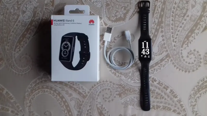 Умный фитнес-браслет HUAWEI Band 6