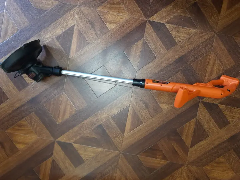 Триммер аккумуляторный BLACK+DECKER ST182320