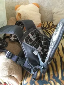 Рюкзак-кенгуру черно-белого цвета, классика