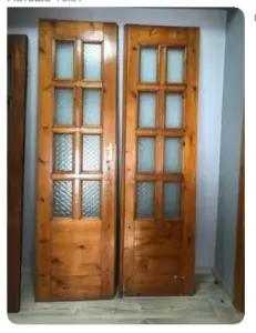 двойная дверь с резными стёклами