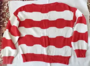 Свитер красно-белый и голубой, р.44-46, б.у-2шт