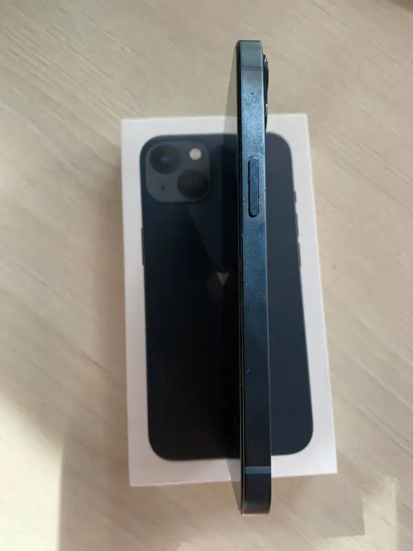 iPhone 13    Midnight      (128GB)