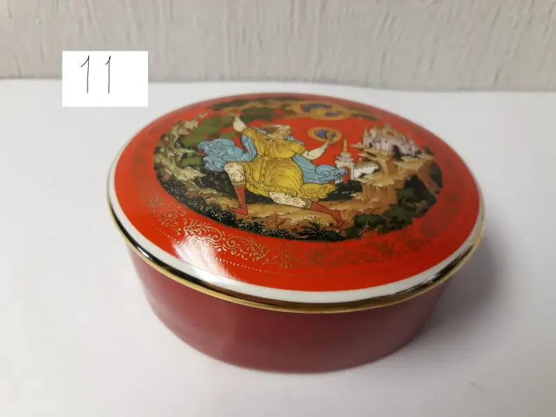 Шкатулка фарфоровая Минского фарфорового завода (СССР)