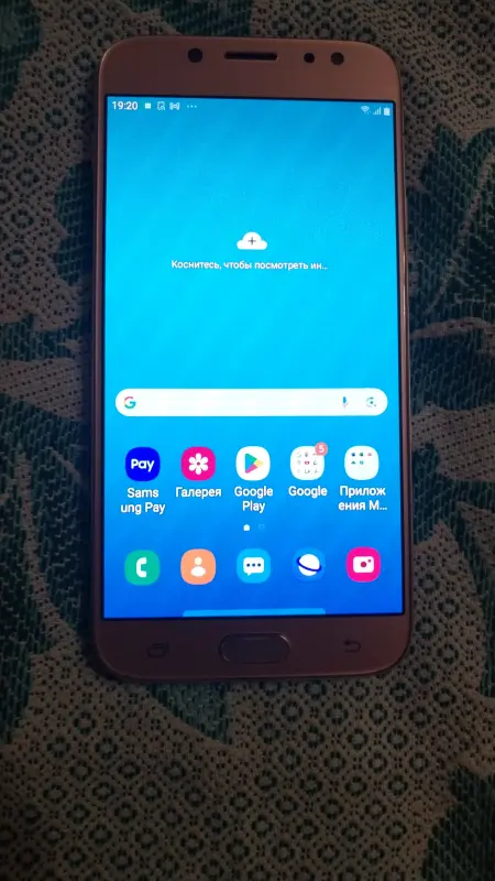 Телефон Samsung Galaxy J7