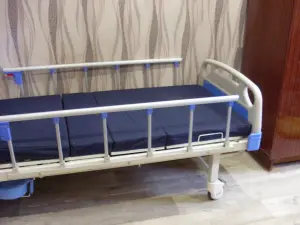 Медицинская кровать