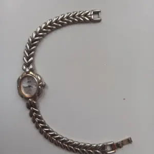 Женские часы. Япония.