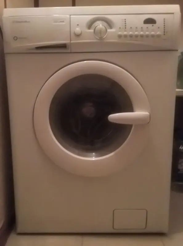 СМ  Electrolux  EWS1030  (2005 г. в.) стиральная машинка на запчасти