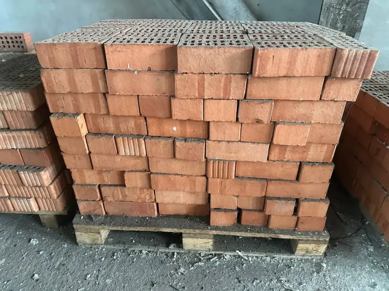 Кирпич рядовой пустотелый утолщенный 250х120х88 мм.