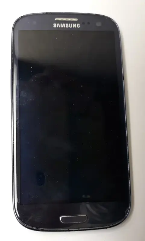 Смартфон Samsung: модель GT-I9301I, без АКБ, неисправен
