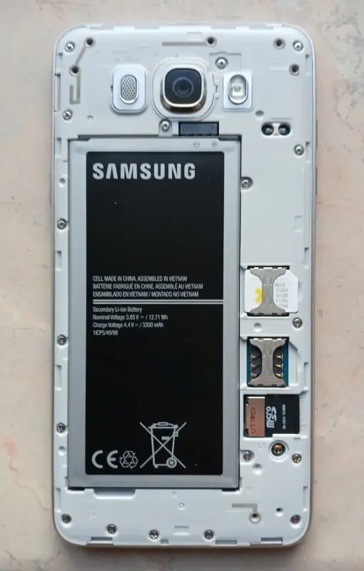 Samsung Galaxy J7 (2016) Gold, в идеальном состоянии