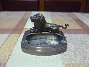Коллекционная зажигалка-пепельница Лев