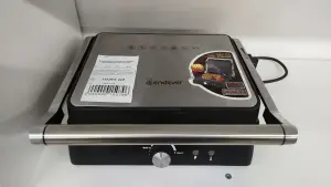 Электрогриль Endever Grillmaster 225 (серебристый/черный)
