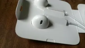 Наушники Apple EarPods с разъёмом Lightning оригинал