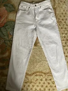 Женские джинсы
