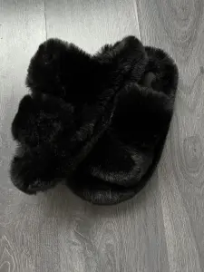 Пушистые домашние тапочки