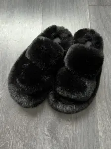 Пушистые домашние тапочки