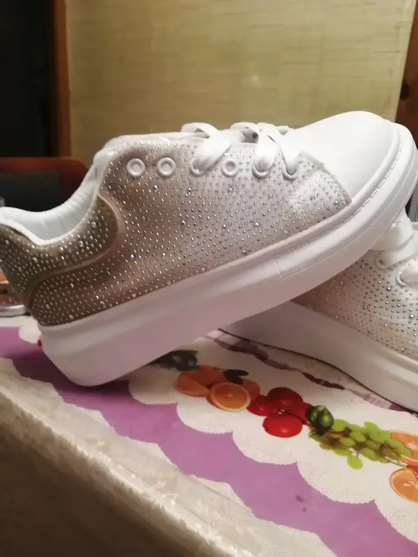 Женские кроссовки