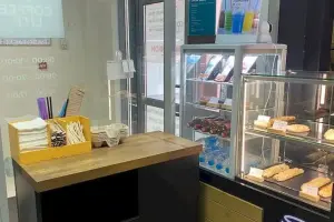 Кофейня на выходе из метро Институт Культуры