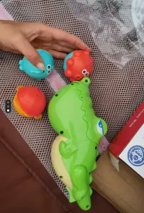 Детская игрушка, крокодильчик