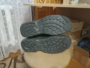 Рабочие ботинки 43 размера.