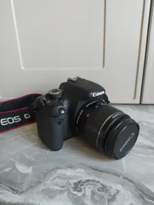 Зеркальный фотоаппарат Canon EOS 600D