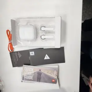 Наушник  JBL