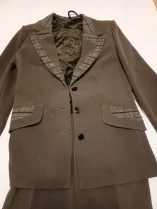 Женский костюм