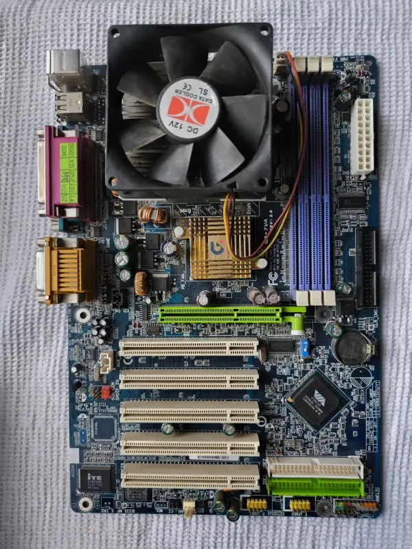 Мат.плата Gigabyte GA-7VA ver2.0 с проц.Athlon?
