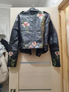 Кожанка новая.