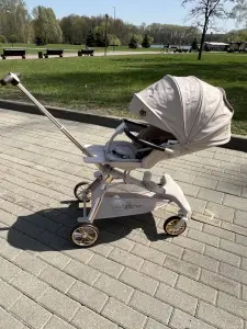 Детская прогулочная коляска