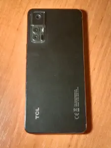 TCL 30 Plus сматрфон