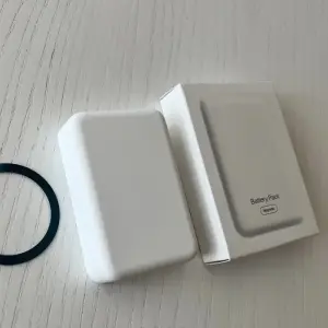 Apple MagSafe Battery Pack 10.000 mAh . Внешний аккумулятор
