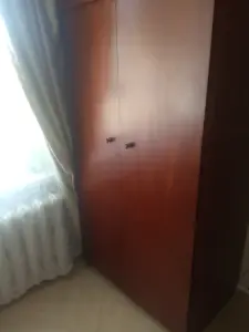 Двухдверный распашной шкаф