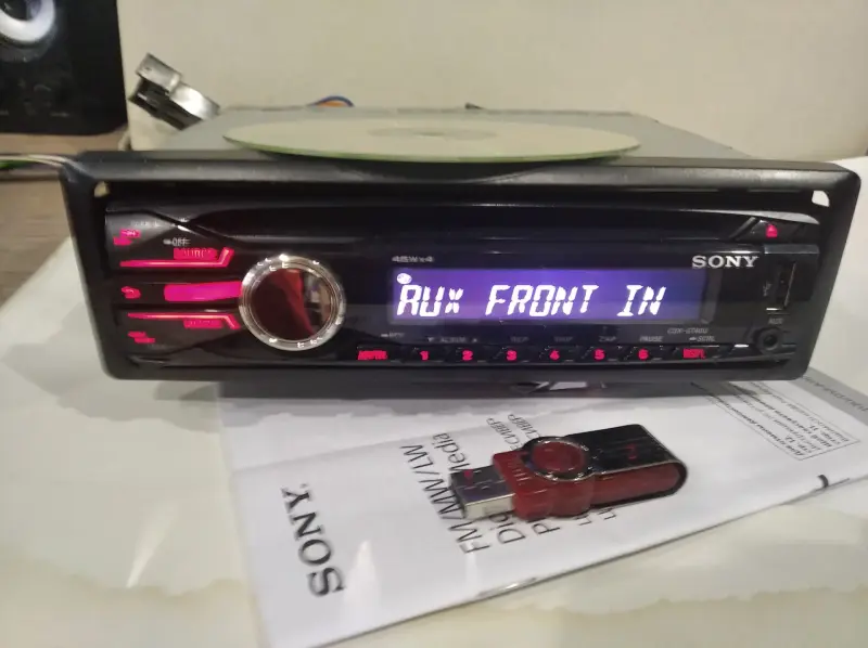 CD/MP3-магнитола USB aux Sony