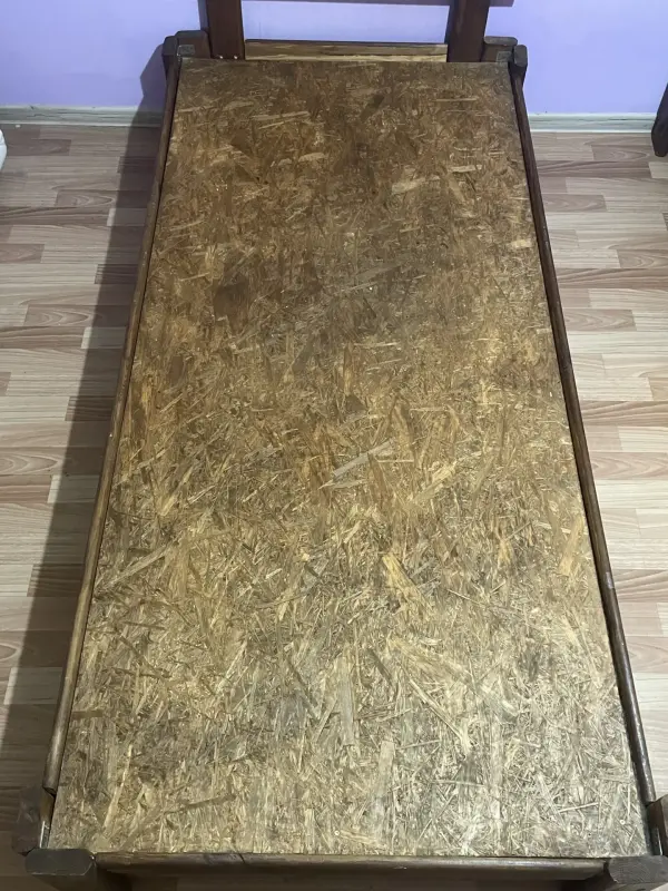 Кровать