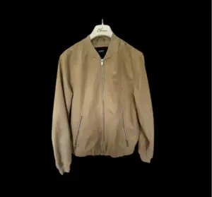 Бомбер Pull Bear