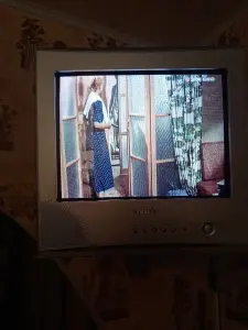 Телевизор с кронштейном 