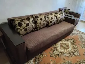Продам недорого диван с креслом