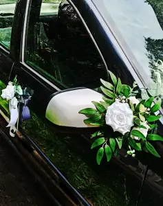 Свадебные украшения на машину