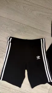Adidas/ Puma Футболка/ Велосипедки