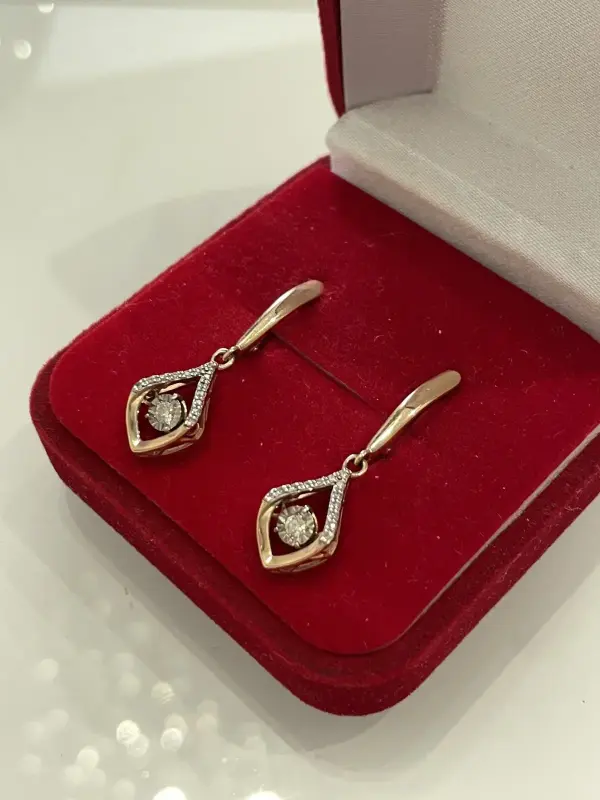 Серьги залотые с бриллиантами