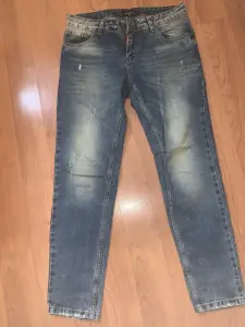 Женские джинсы Dsquared2