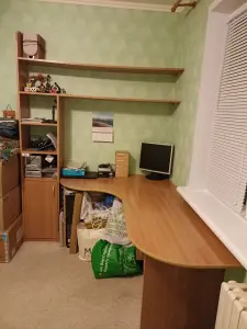 Стол письменный с полками