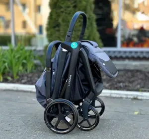 Коляска с автоматическим сложением luxmom M8