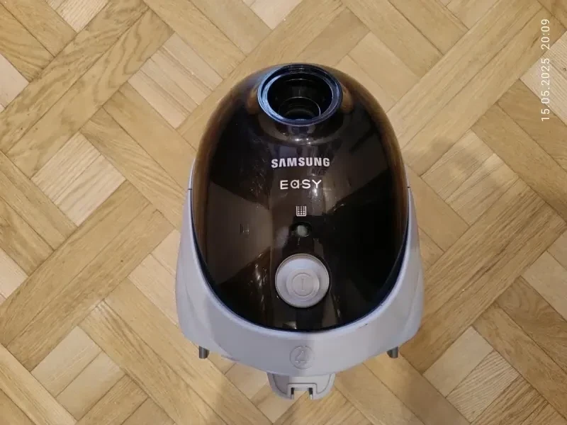 Пылесос Samsung VS-5241. Мощность 1800 вт.