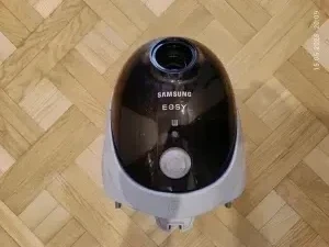 Пылесос Samsung VS-5241. Мощность 1800 вт.