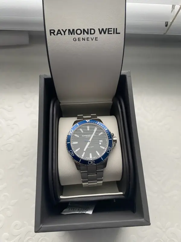 оригинальные швейцарские часы Raymond Well
