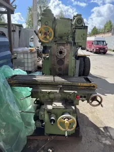 Консульно-фрезерный станок 6Р82Ш