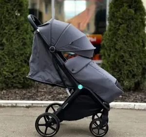 Коляска с автоматическим сложением luxmom M8