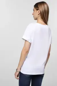 Футболка GUESS